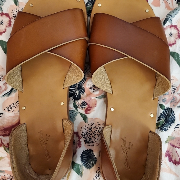 Universal Thread Shoes - Universal Thread Sandals size 8